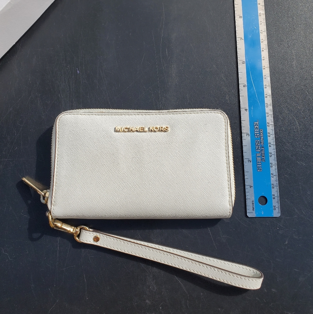 Micheal Kors continental wallet